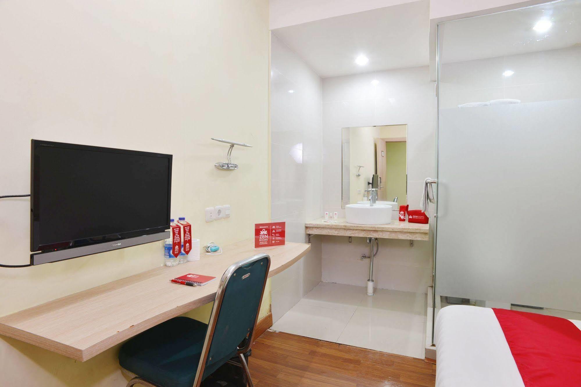 Zen Rooms Rujia Pecenongan Dżakarta Zewnętrze zdjęcie